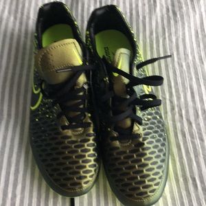 Nike Magnista soccer cleat Size 9.5